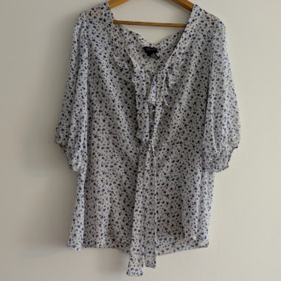 torrid Tops - Torrid Blue and White Heart Blouse Size 2/2X